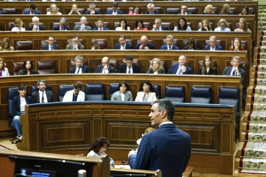El presidente del Gobierno, Pedro Sánchez, durante su intervención en la sesión de control al Ejecutivo