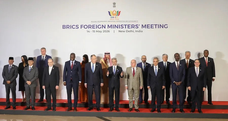 Foto de familia de lo ministros de Exteriores de los BRICS, reunidos en Nueva Delhi.