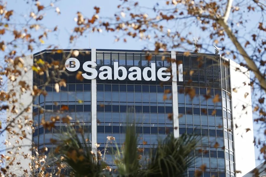 Vista de la sede del Banco Sabadell en la Diagonal de Barcelona