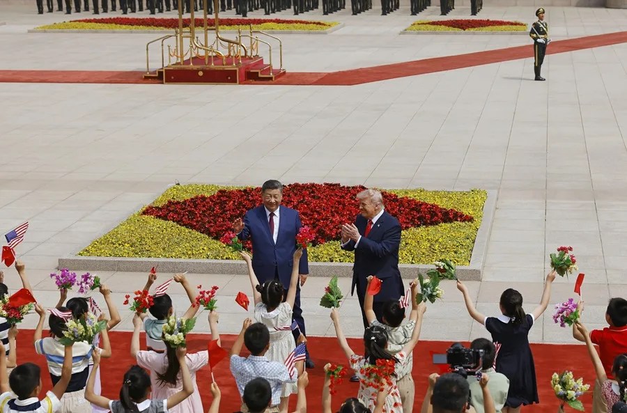 el presidente de Estados Unidos, Donald Trump, participa en una ceremonia de bienvenida con el presidente chino, Xi Jinping