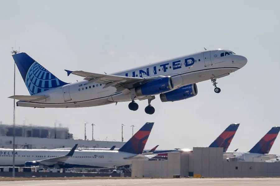 Un avión con destino a España regresa a Estados Unidos por un altavoz Bluetooth llamado 'bomba'