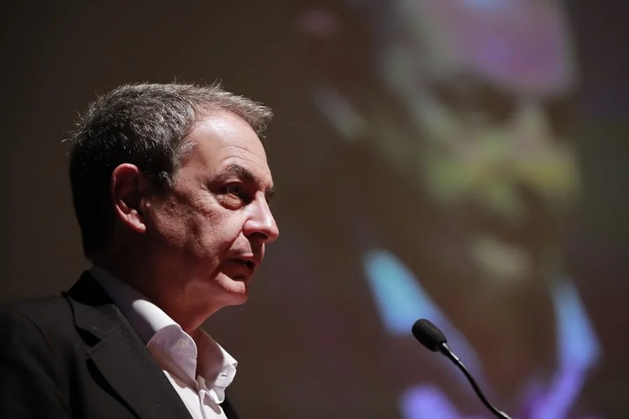 PLUS ULTRA ZAPATERO