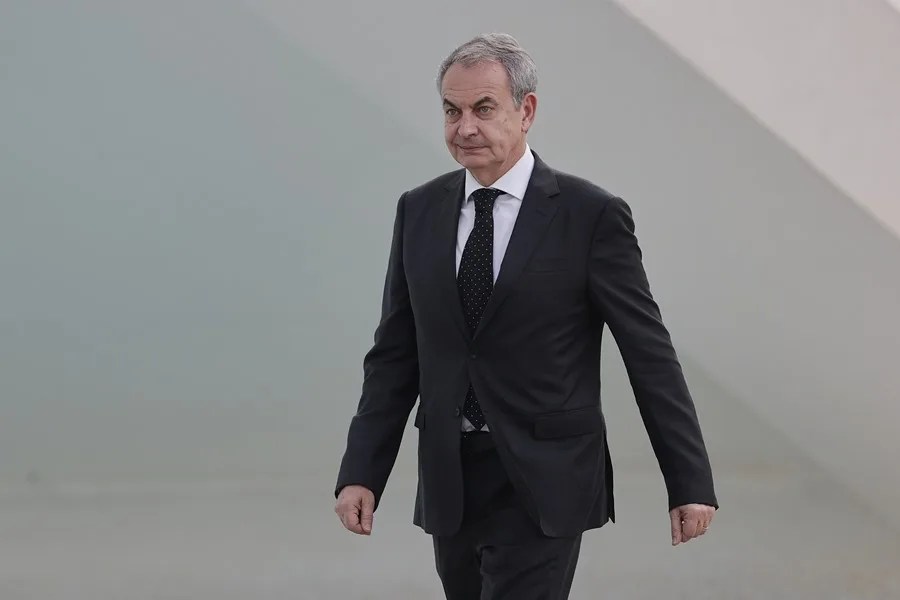 PLUS ULTRA ZAPATERO