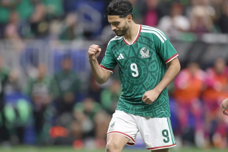 Raúl Jiménez, el 'hombre milagro' de México en el Mundial