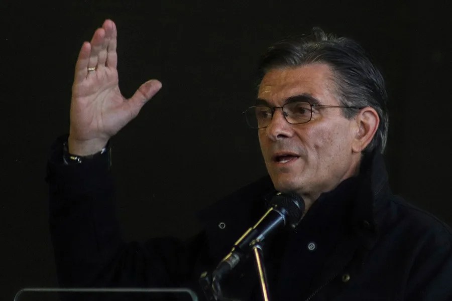 El presidente de Bolivia, Rodrigo Paz, habla durante un Consejo Económico y Social este miércoles, en La Paz (Bolivia). EFE/ Gabriel Márquez