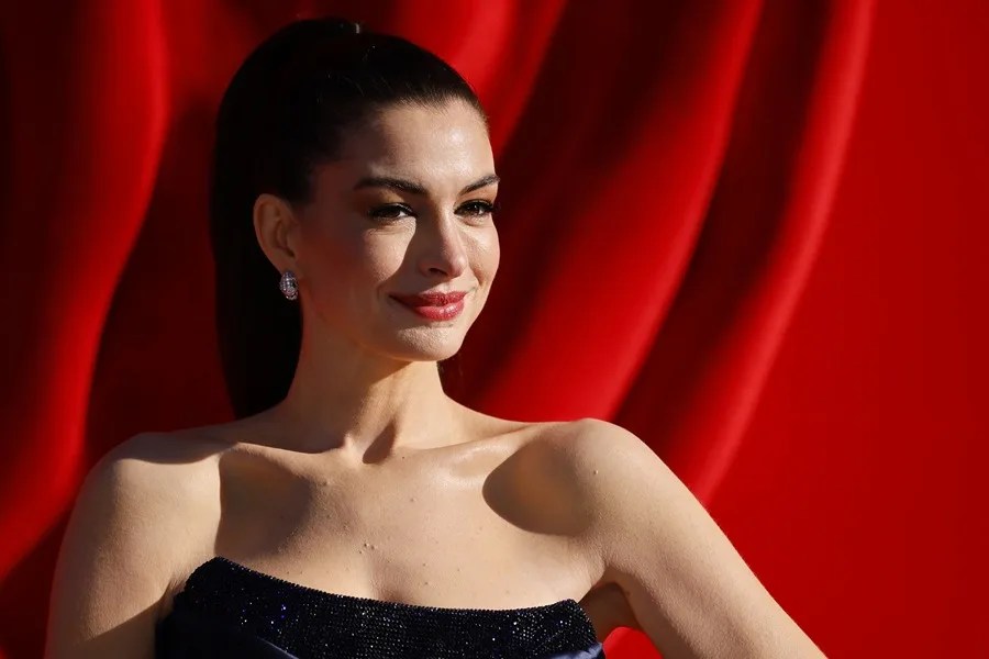 La actriz Anne Hathaway anuncia que está embarazada de su tercer hijo