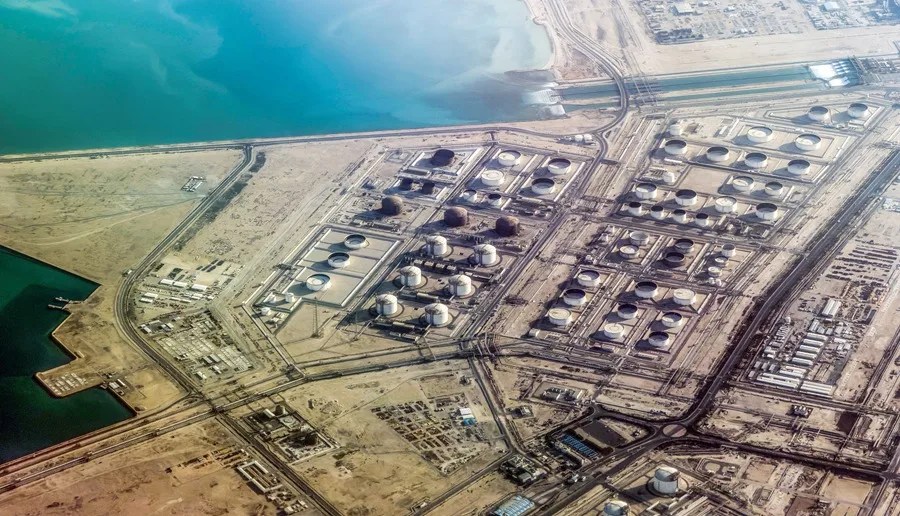Incendio en una una fabrica de QatarEnergy