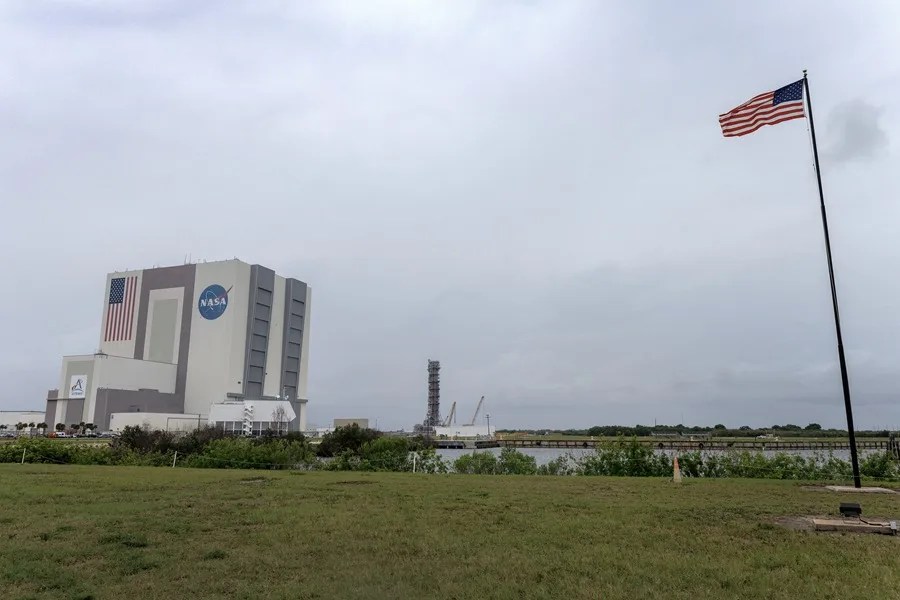 Fotografía de archivo del Edificio de Ensamblaje de Vehículos de la NASA en el Centro Espacial Kennedy, Florida (EE.UU.). EFE/EPA/CRISTOBAL HERRERA-ULASHKEVICH