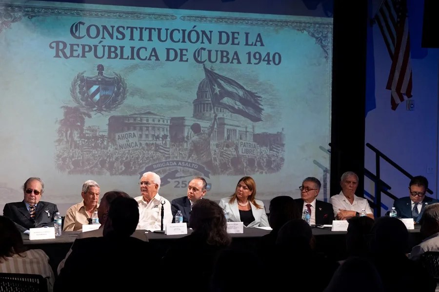 El exilio en Miami propone restaurar la Constitución de 1940 ante un eventual cambio en Cuba