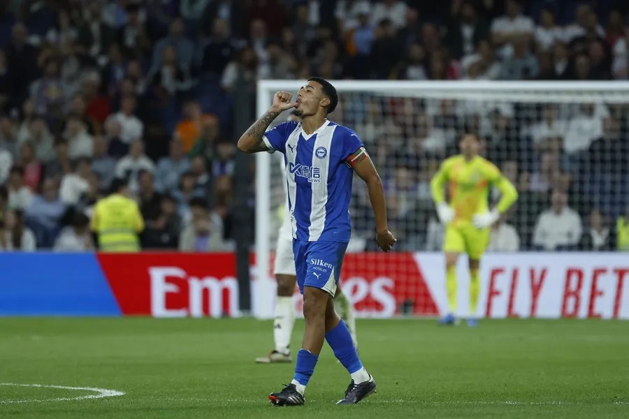 El centrocampista uruguayo del Alavés, Carlos Protesoni, que ha renovado por el Alavés. EFE/ Juanjo Martín.