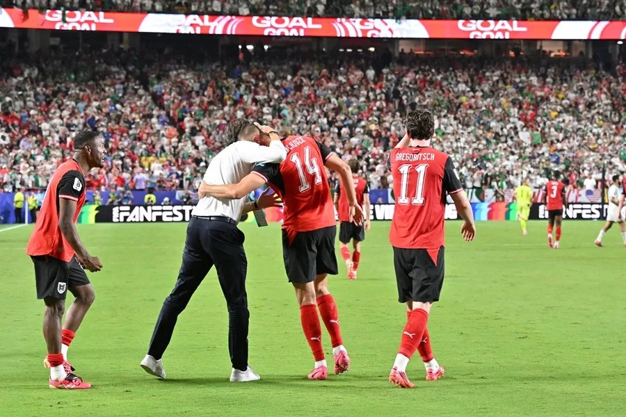 Austria se cita con España tras empatar 3-3 con Argelia, que también llega a dieciseisavos