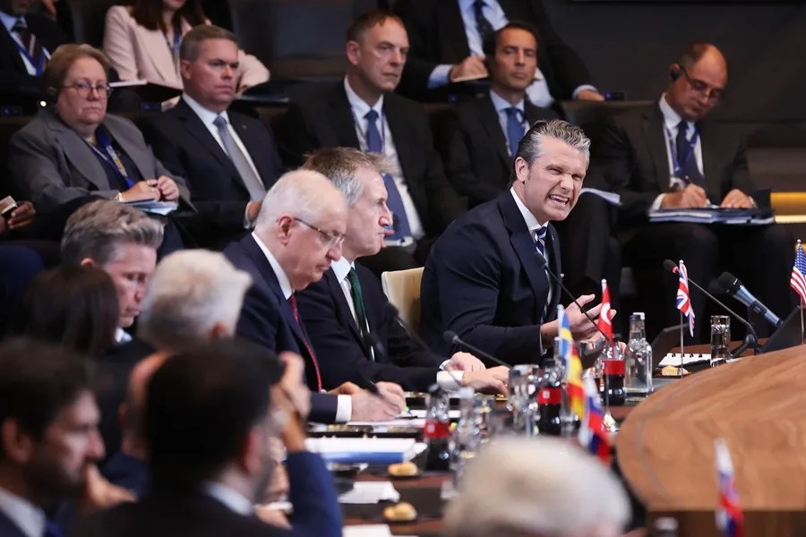 EE.UU, anuncia una revisión de su presencia militar en Europa