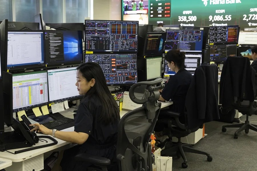 El Kospi surcoreano se desploma casi un 5 % siguiendo las caídas de las tecnológicas en EE.UU.
