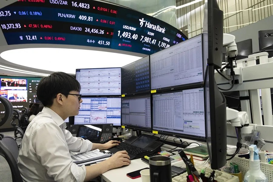 El Kospi surcoreano repunta un 4 % tras desplomarse en la víspera por las tecnológicas