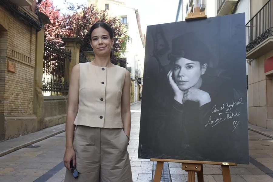 La actriz Laia Costa posa para los medios a su llegada este viernes al 54 festival de cine de Huesca, donde esta noche recibirá el premio Ciudad de Huesca Carlos Saura