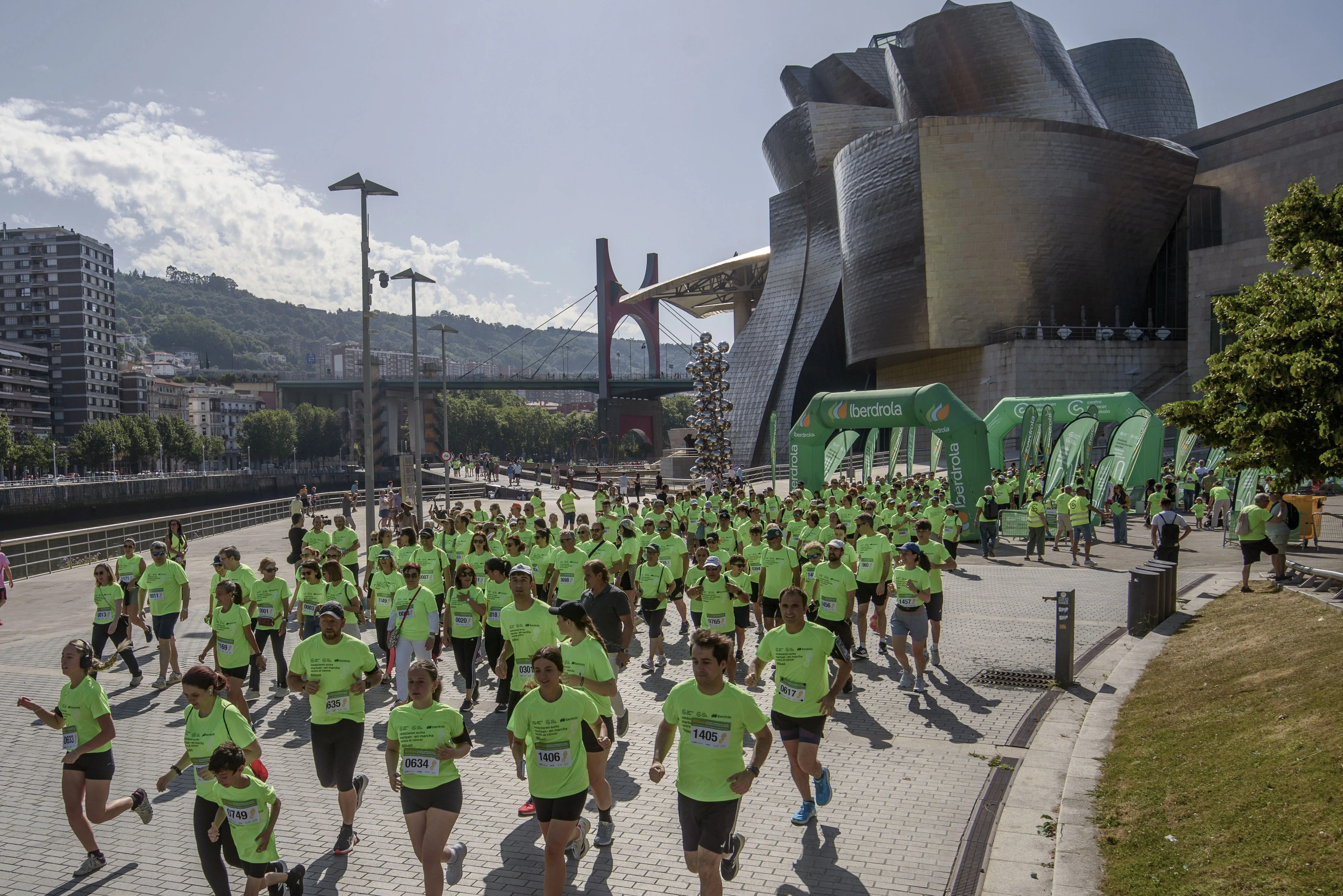 BILBAO, 14/06/2026.- II Bilbao en marcha contra el cáncer organizada por la Asociación Contra el Cáncer en Bizkaia, este domingo. EFE/Javier Zorrilla