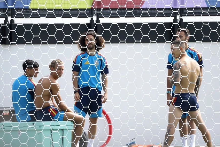 Bromas y buen ambiente en el último entrenamiento de España antes del debut en el Mundial
