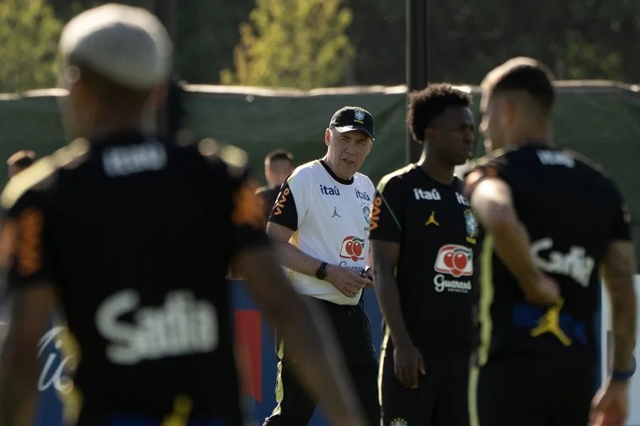 Ancelotti ensaya con Paquetá en la mediapunta e Igor Thiago como delantero centro