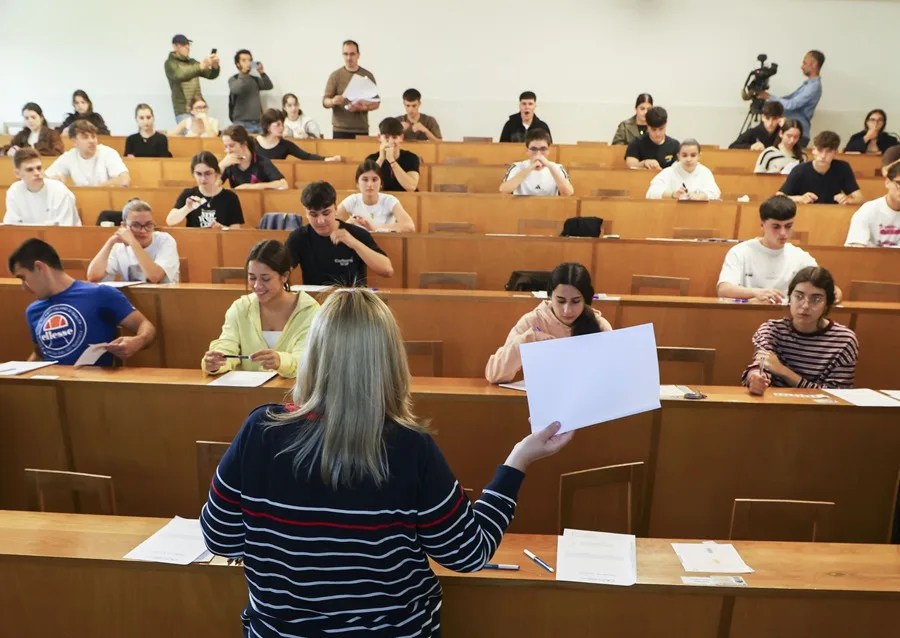 Más de trece mil estudiantes gallegos se enfrentan desde esta mañana a las pruebas de la PAU.