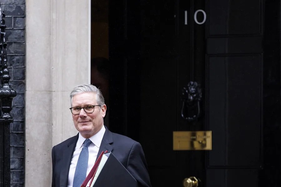 Starmer acusa a Elon Musk de "sembrar la división" por el asesinato de un estudiante inglés