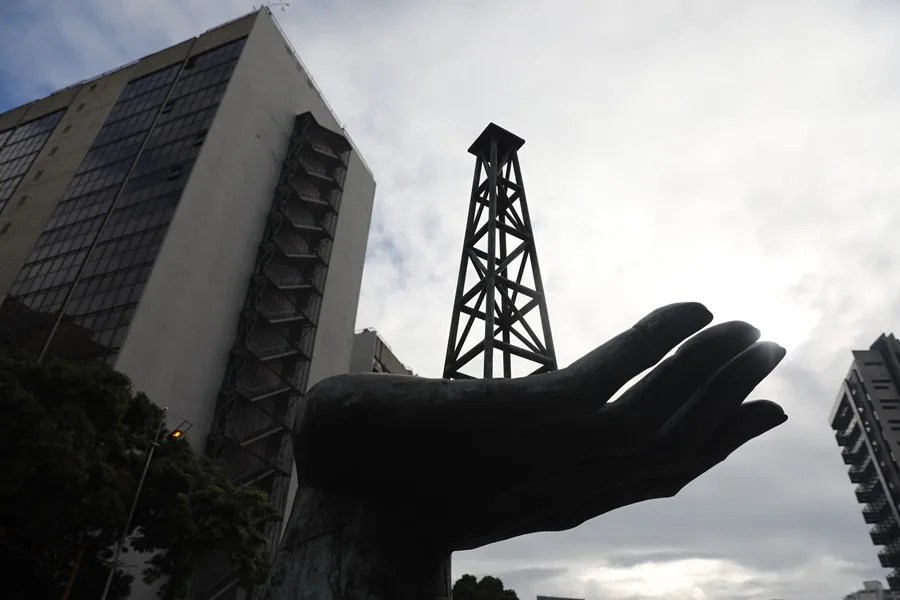 EE.UU. flexibiliza las sanciones sobre PDVSA y amplía las licencias en aviación para Venezuela