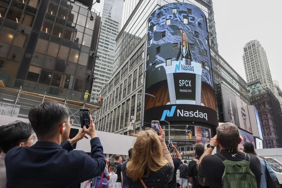 SpaceX debuta en Wall Street con un primer precio de 150 dólares y una subida de un 11 %