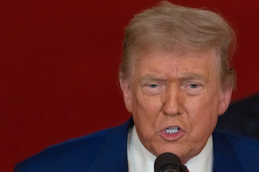 Trump pide a Israel e Irán que dejen de disparar "inmediatamente"