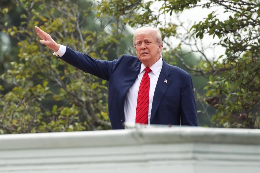 Trump asegura que no habrá peajes en el estrecho de Ormuz