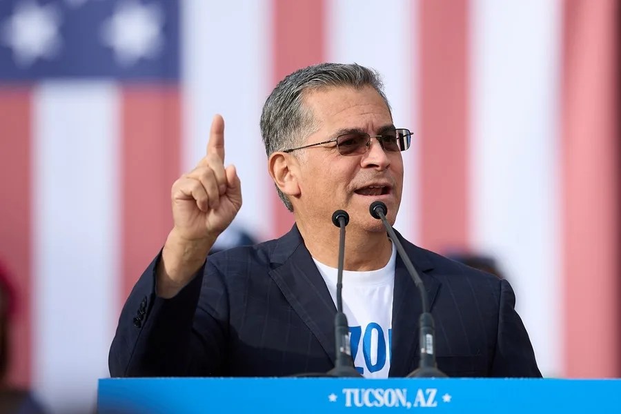 Xavier Becerra se perfila como ganador de las primarias a la Gobernación de California