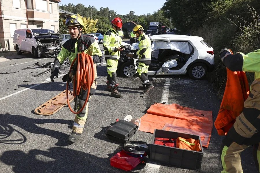 Dos personas han resultado heridas de gravedad en una colisión frontal entre un turismo y una furgoneta registrada este lunes en la carretera N-550.