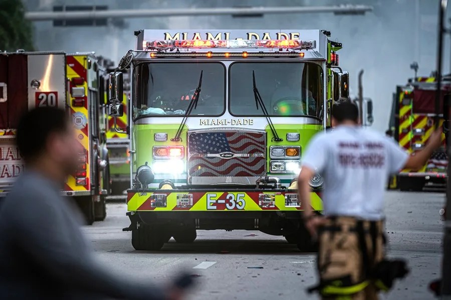 Dos incendios al oeste de Miami consumen más de 2.300 hectáreas y causan alertas por humo