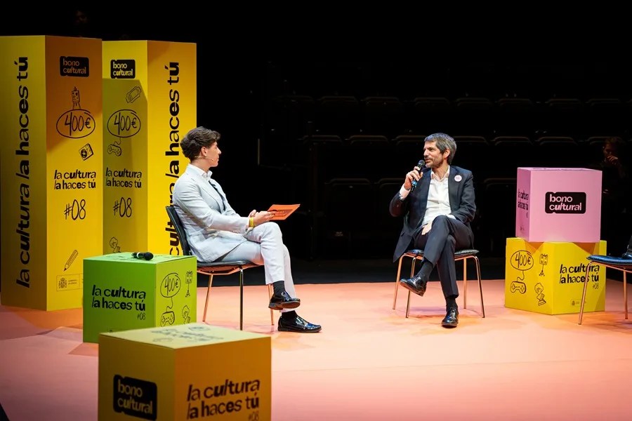 El ministro de Cultura, Ernest Urtasun, ha presentado la campaña de publicidad institucional del nuevo Bono Cultural Joven