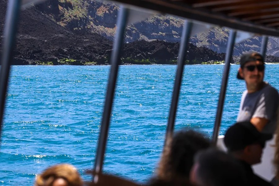 Vista de las fajanas del volcán Tajogaite desde el mar, en una excursión en barco organizada por la viceconsejería de Presidencia del Gobierno de Canarias como parte del proyecto "Rutas 2030". 