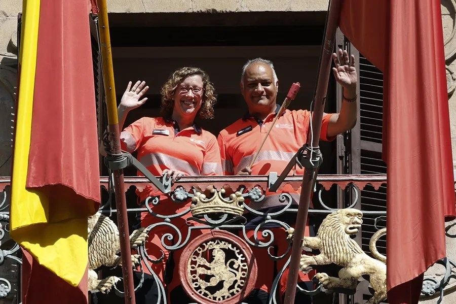 Clint Jean Louis Fernández (i) y Miren Oscáriz (d), en representación de la Subdirección de Urgencias de Navarra.