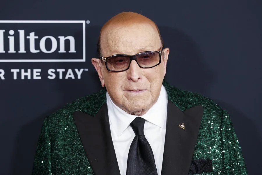 Fallece en Nueva York el legendario productor musical Clive Davis a los 94 años