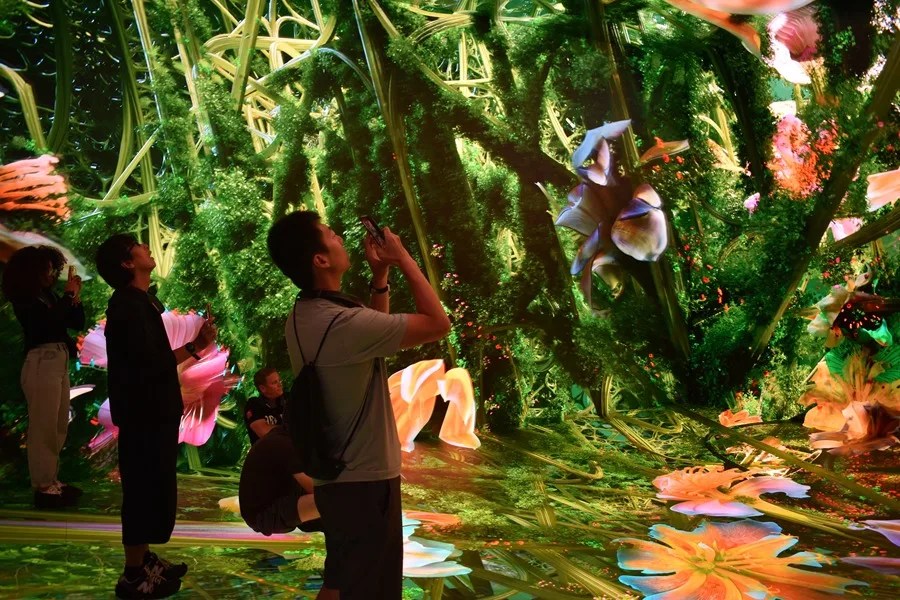 Dataland, el primer museo de inteligencia artificial, usa las emociones del visitante para crear arte