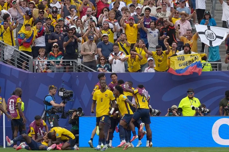 Jugadores de Ecuador celebran un gol durante un partido del Grupo E de la Copa Mundial de la FIFA 2026