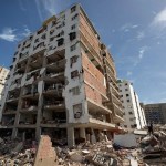 edificio dañado por los terremotos en Catia La Mar, Venezuela