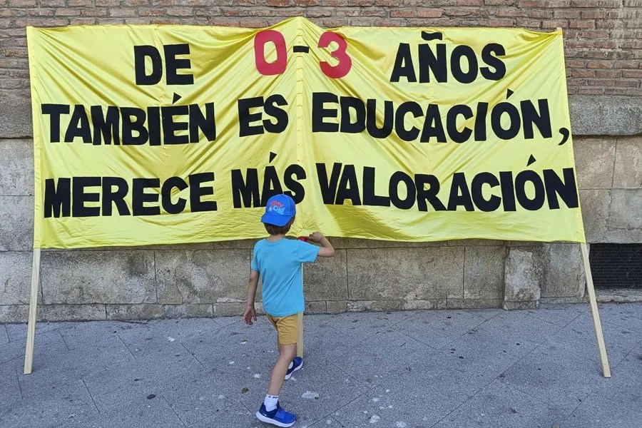 Concentración de la Plataforma Laboral de Escuelas Infantiles (PLEI) de Alcalá de Henares.