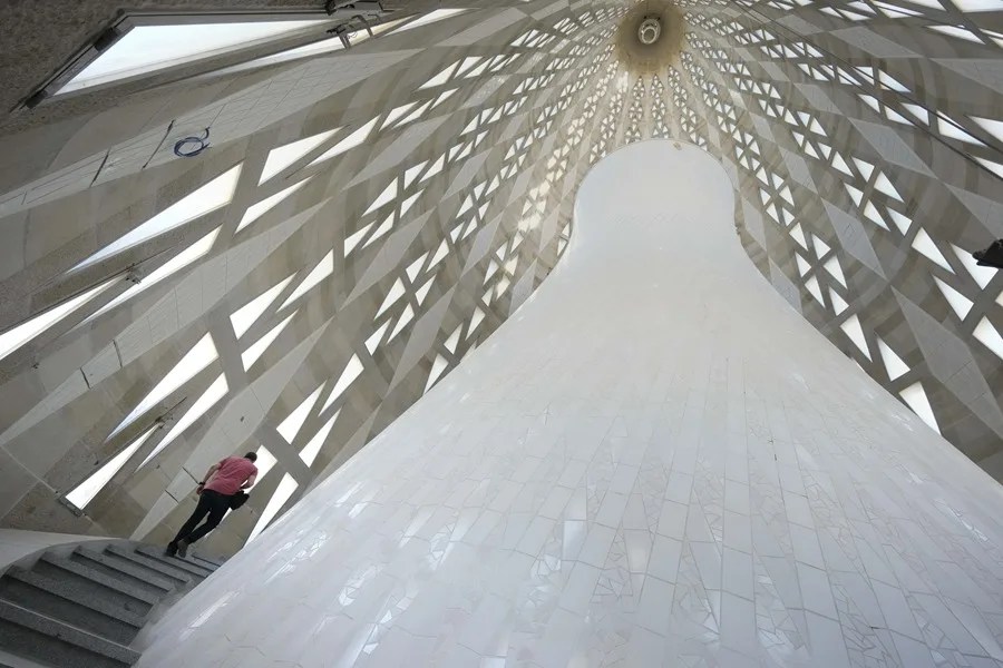 Vista De la Torre de la Mare de Deu del templo de la Sagrada Familia de Barcelona,