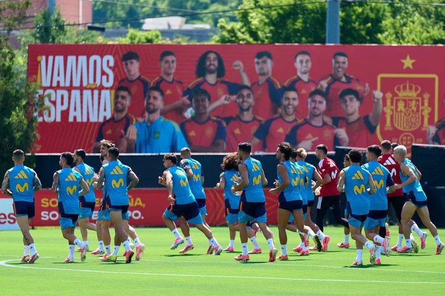 Los jugadores de la selección española participan en un entrenamiento