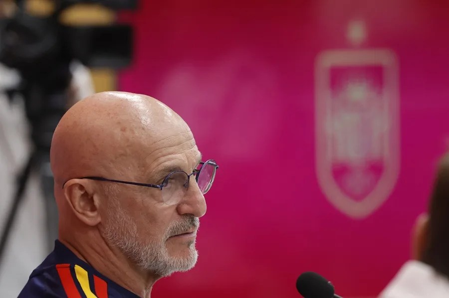 El entrenador de la selección española, Luis de la Fuente, durante la rueda de prensa posterior al entrenamiento