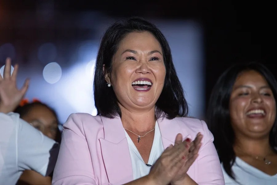 Fujimori rompe la 'teoría del panetón' al ganar la Presidencia de Perú al cuarto intento