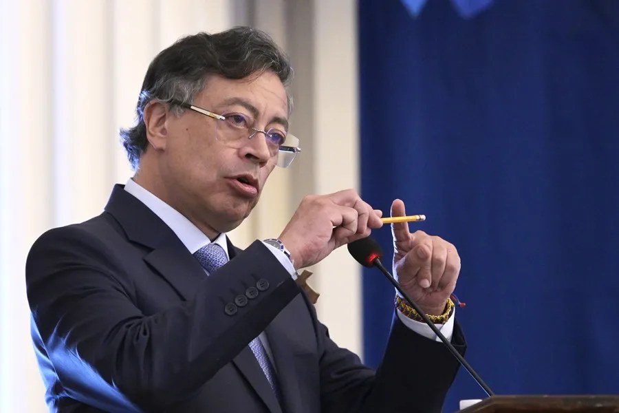 Petro rectifica por orden judicial una acusación en contra de los hermanos del senador Bernie Moreno