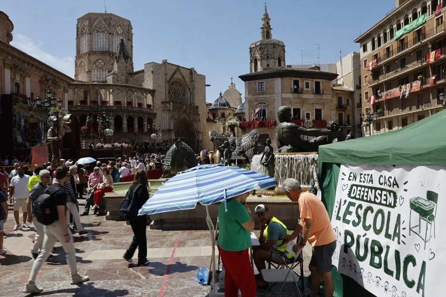Acampada de los docentes valencianos este domingo