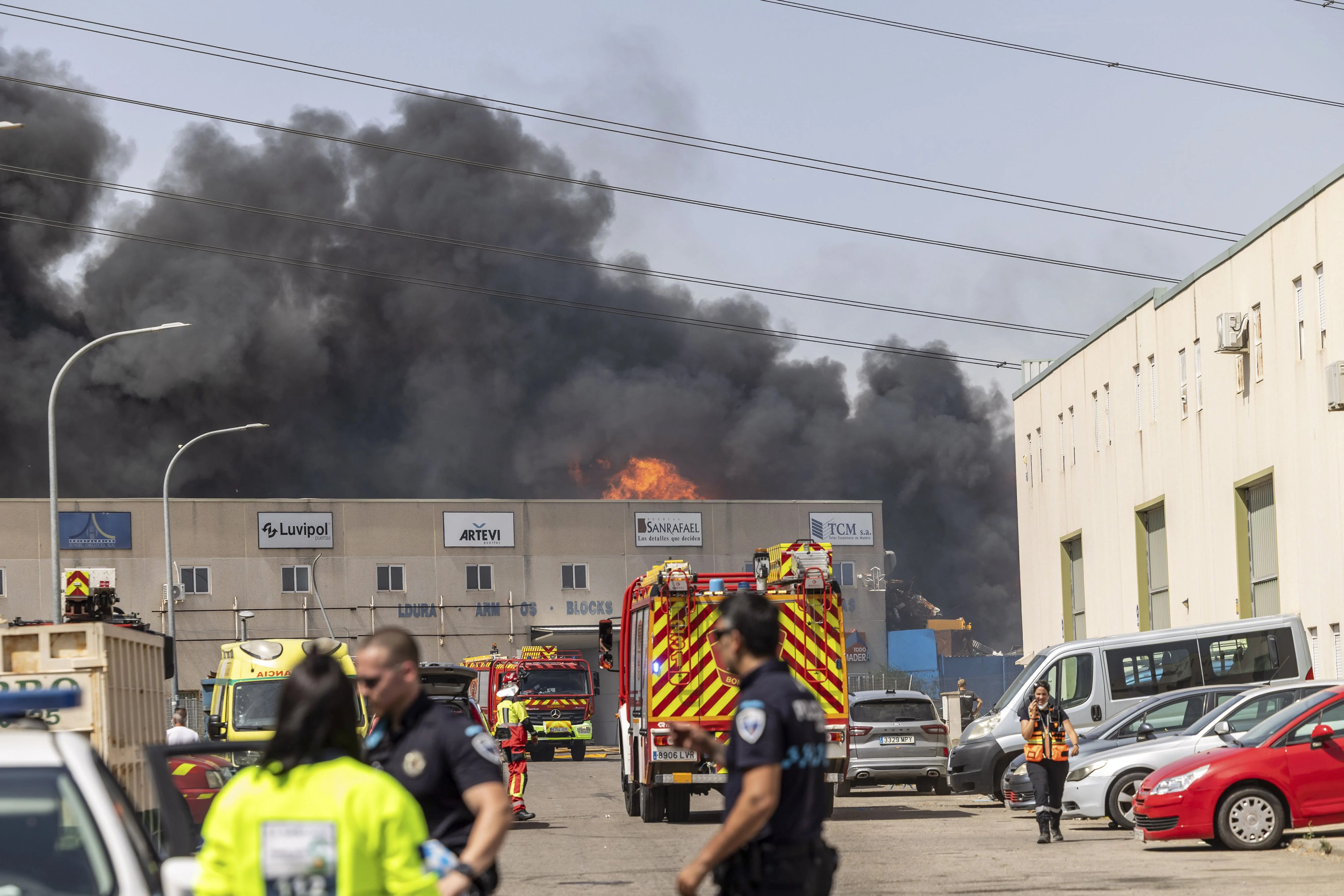 Incendio en una chatarrería de Yuncler