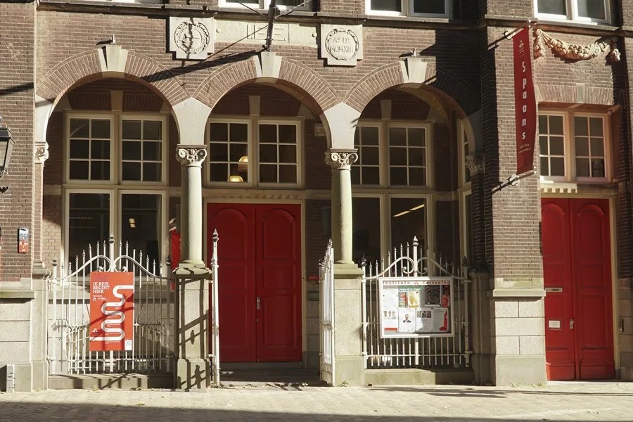 Fachada del Instituto Cervantes de Utrecht (Países Bajos), este lunes, sin carteles de venta del edificio, que habían colgado los acreedores el pasado viernes