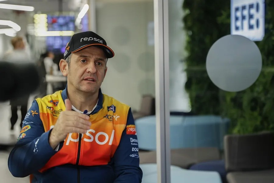 El piloto español Isidre Esteve, durante una entrevista en la Agencia EFE.
