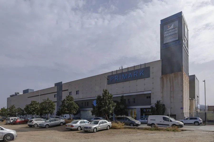 Centro comercial Parque Murias en Melilla.