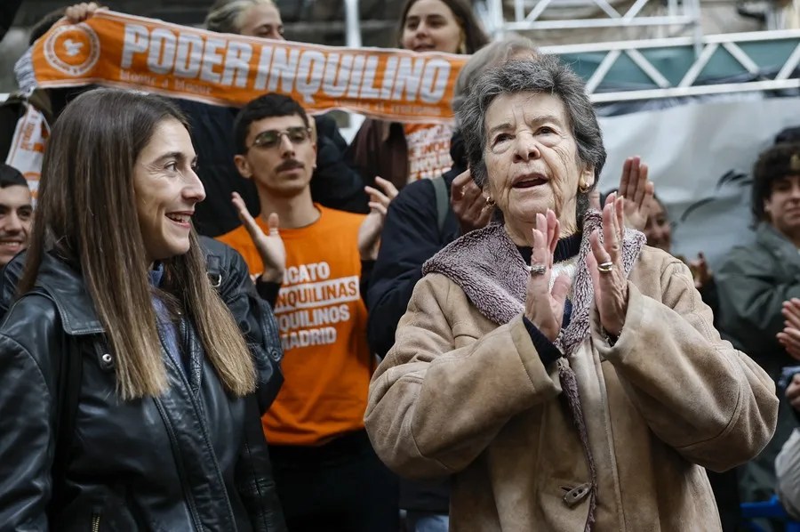 Maricarmen, anciana de 87 años amenazada de desahucio,